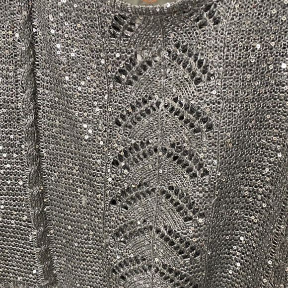 Gray crop sweater with silver sequins - Picture 2 of 4